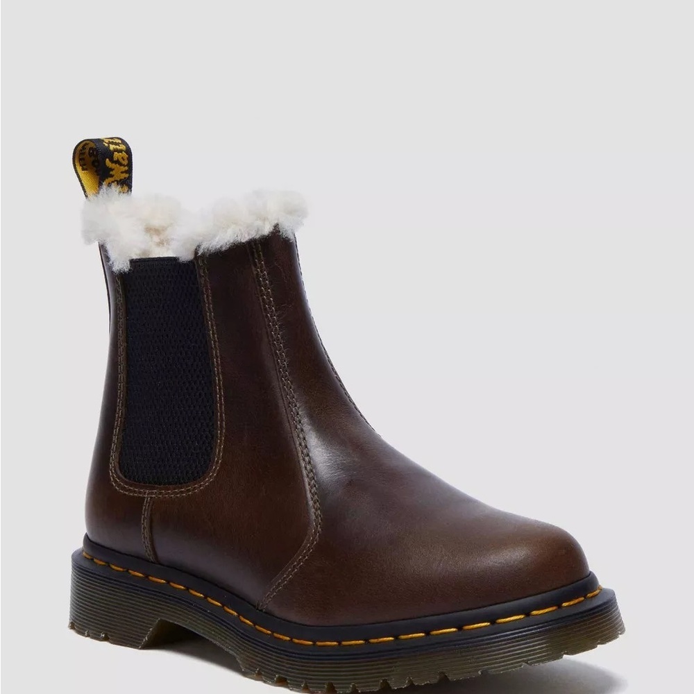 2976 WOMEN'S FAUX FUR LINED CHELSEA BOOTS